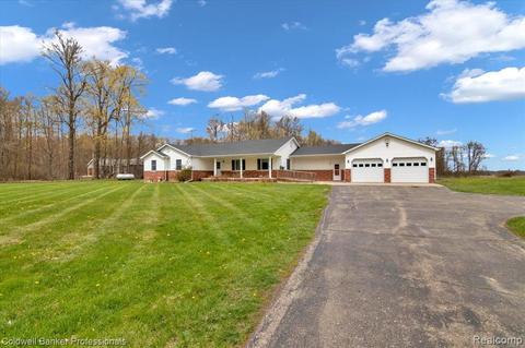 2133 N Branch Rd, North Branch, MI 48461