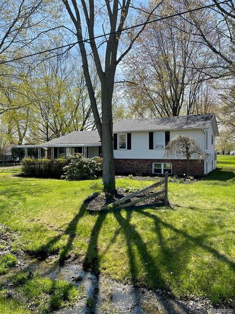 3097 W Stein Rd, La Salle, MI 48145