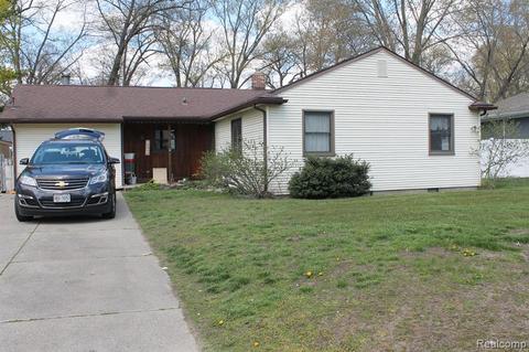8000 Farrant St N, Commerce Twp, MI 48382