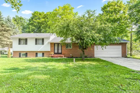 10145 Carlee June Dr, Fenton, MI 48430
