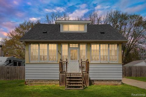 905 Goodale Ave, Clawson, MI 48017