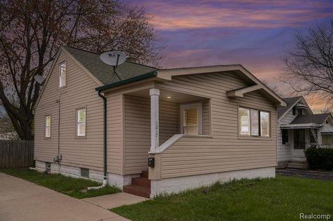 1217 E 13 Mile Rd, Royal Oak, MI 48073