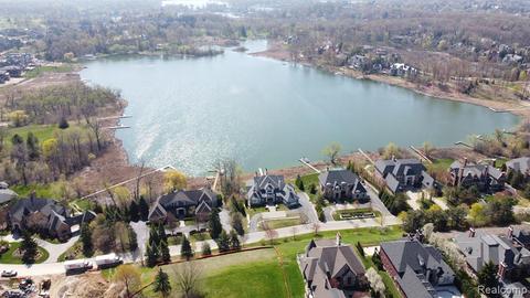 2742 Turtle Bluff Dr, Bloomfield Hills, MI 48302