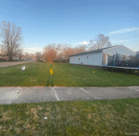 583 Highland Ave, Pontiac, MI 48341