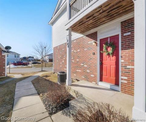 1004 Riversedge Dr #40, Saline, MI 48176