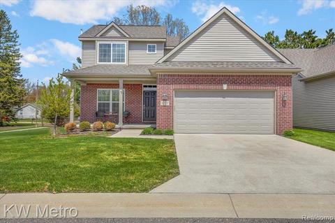 1217 Cambridge Cir, Waterford, MI 48327