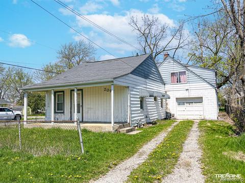 2097 E Schumacher St, Burton, MI 48529