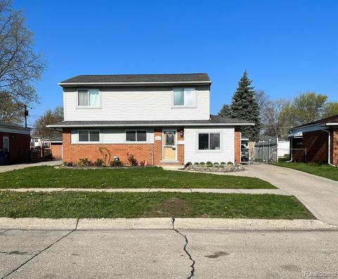 27071 Clarpointe Dr, Warren, MI 48088
