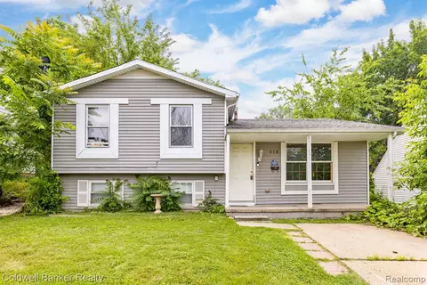610 S Winding Dr, Waterford, MI 48328