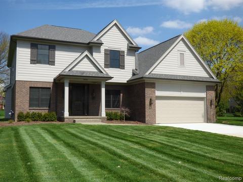 2826 Rossmoor Cir, Bloomfield Hills, MI 48302