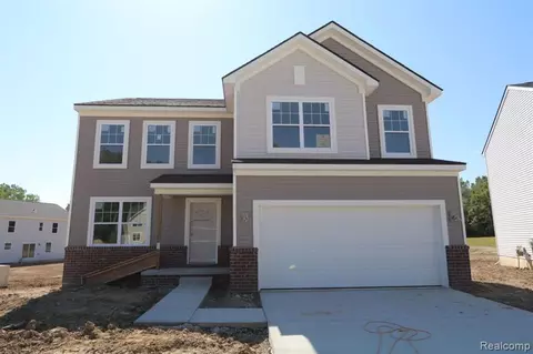 525 Lake Village Ave, Waterford, MI 48328