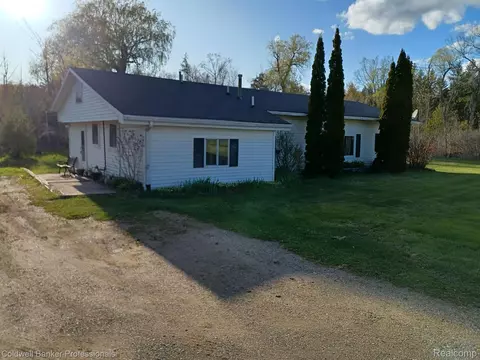 2597 N Lake Pleasant Rd, Arcadia, MI 48412