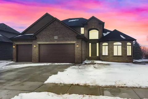 19799 Chase Dr, Macomb, MI 48042