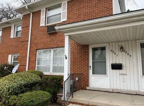 6897 Country Ln, Dearborn Heights, MI 48127