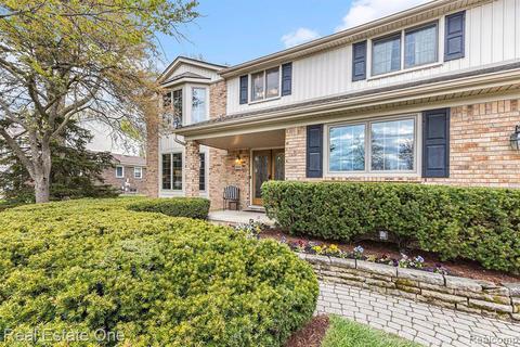 5350 Allison Dr, Troy, MI 48085