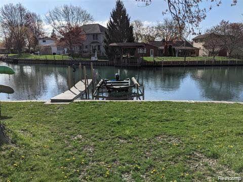 29815 S Gibraltar Rd, Gibraltar, MI 48173