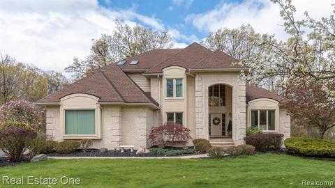 5206 Parkside Dr, West Bloomfield, MI 48323
