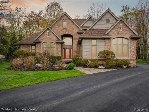 6510 Roseberry Cir, West Bloomfield, MI 48322