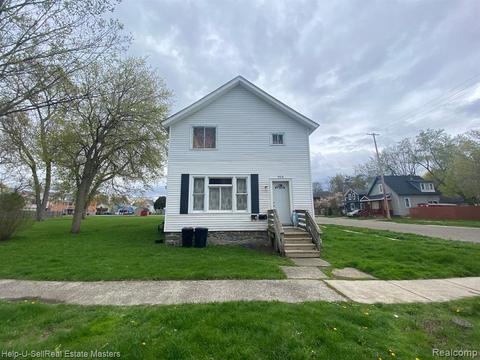 834 Pine St, Port Huron, MI 48060