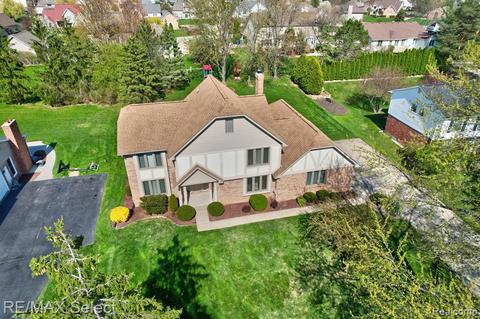 589 Boutell Dr, Grand Blanc, MI 48439