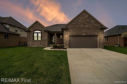45627 Pentwater Dr, Macomb, MI 48044