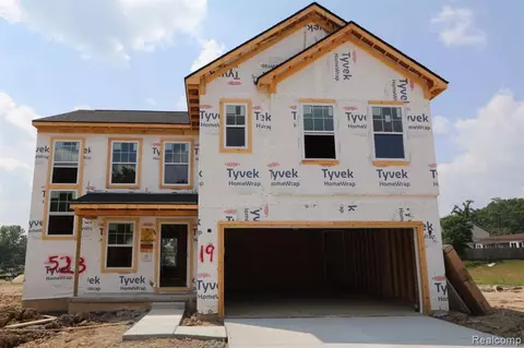 523 Lake Village Ave, Waterford, MI 48328