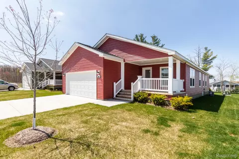266 Bonita Crt Ct, Lapeer, MI 48446