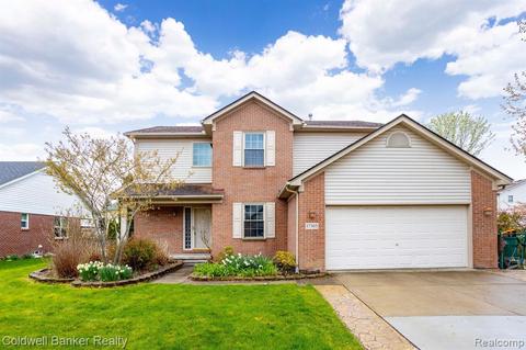 17305 Buckeye Ln, Brownstown, MI 48174