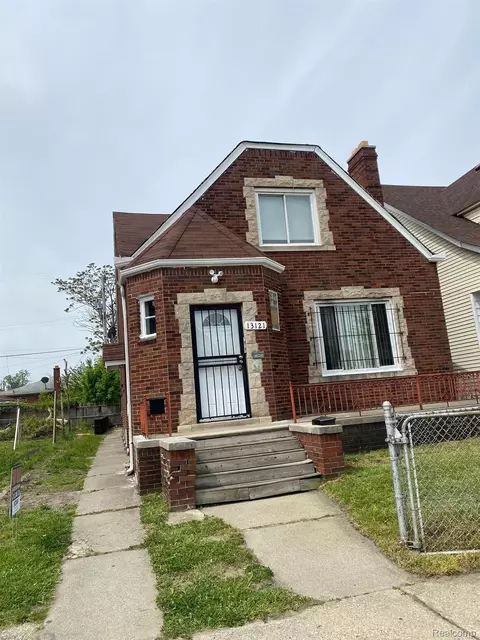 13121 Mcdougall St, Hamtramck, MI 48212