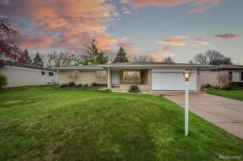 2853 Quartz Dr, Troy, MI 48085