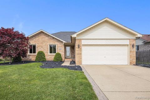49187 Berkshire Dr, Chesterfield, MI 48047