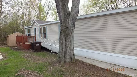 29 Maple, Belleville, MI 48111