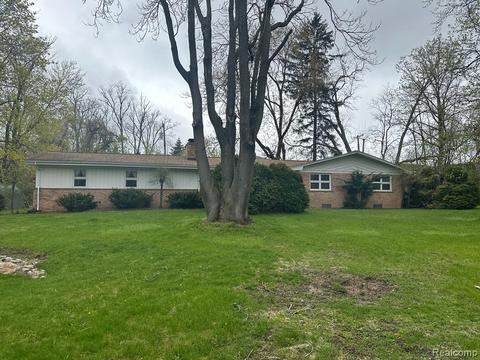 29069 Sharidale St, Southfield, MI 48034