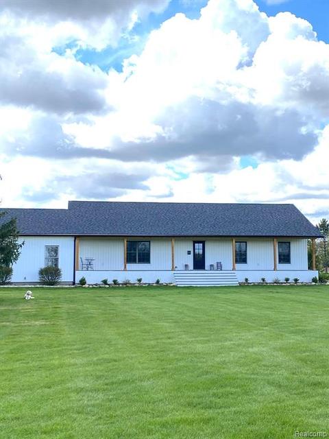 8044 Hollow Corners Rd, Almont, MI 48003