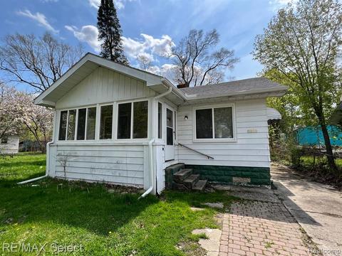 2501 Raskob St, Flint, MI 48504