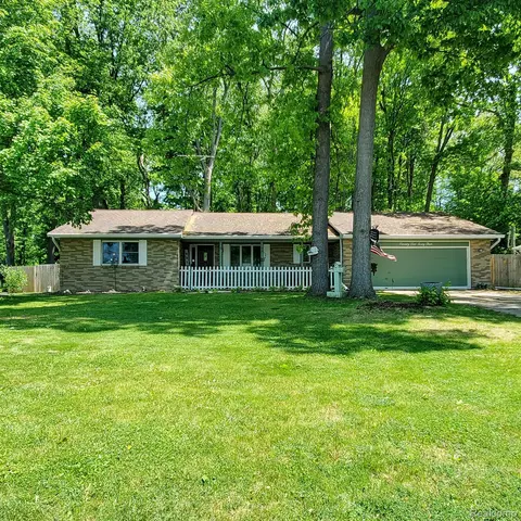 2264 Hermitage Dr, Davison, MI 48423
