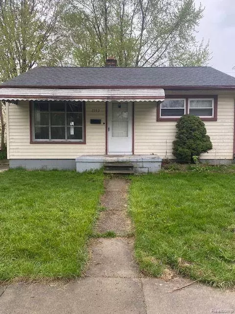 1552 E Granet Ave, Hazel Park, MI 48030