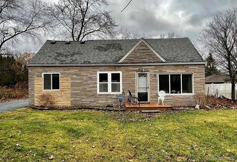 44620 Ecorse Rd, Belleville, MI 48111
