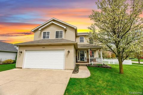 1310 Maple Leaf Ln, Howell, MI 48843