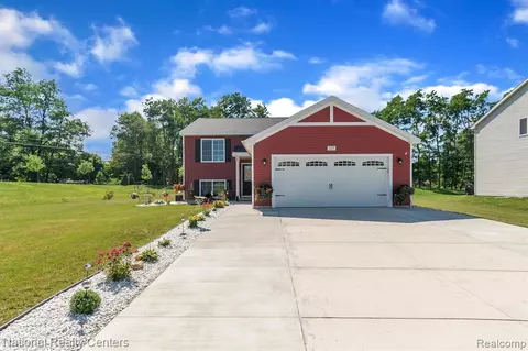 1025 Kenny Brook Ln, Howell, MI 48843