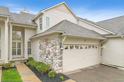 1033 Calpernia, Wixom, MI 48393