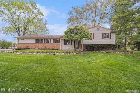 6120 Sandshores Dr, Troy, MI 48085
