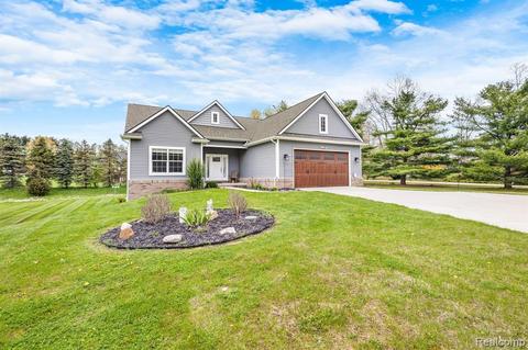 11287 Spencer Rd, Brighton, MI 48114
