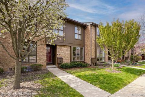 885 Greenhills Dr, Ann Arbor, MI 48105