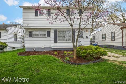 415 Charlevoix St, Clawson, MI 48017