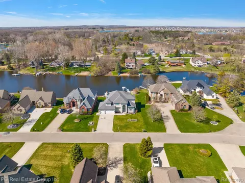 1787 John Paul Crt Ct, Oxford, MI 48371
