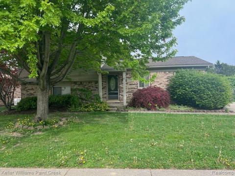 40284 Sandy Dr, Clinton Township, MI 48038
