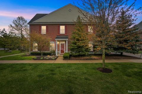 30058 Gardenia Ln, Southfield, MI 48076