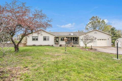 2647 Porcupine Trl, Lapeer, MI 48446