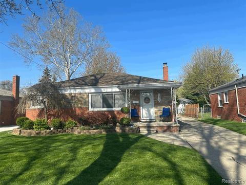 26313 Cubberness St, Saint Clair Shores, MI 48081